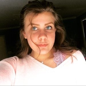 Meet your Posher, Caitlin